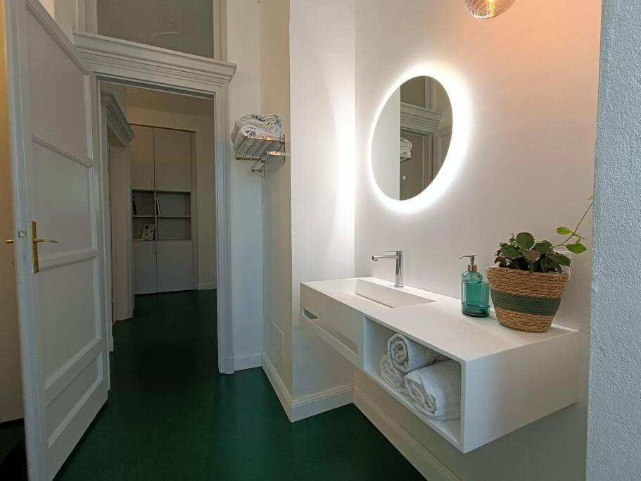 Stylish Flat Near Station And City Center Como Exterior foto